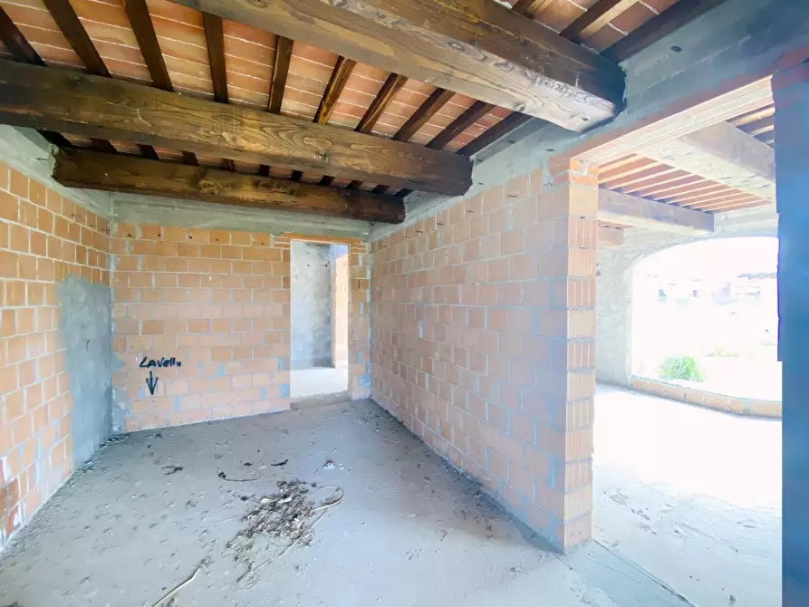 Immagine 9 di Rustico / casale in vendita  a Camaiore