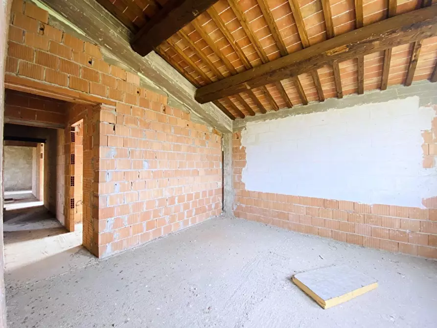 Immagine 14 di Rustico / casale in vendita  a Camaiore