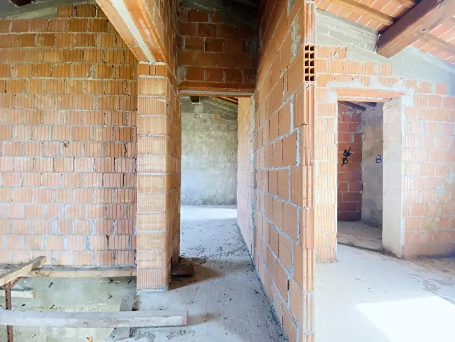 Immagine 18 di Rustico / casale in vendita  a Camaiore