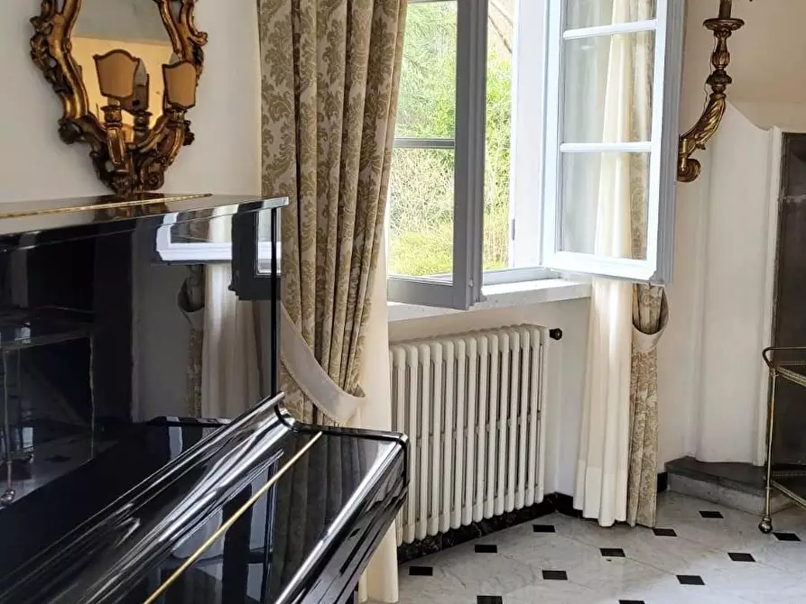 Immagine 5 di Villa in vendita  a Camaiore