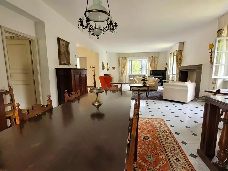 Immagine 9 di Villa in vendita  a Camaiore