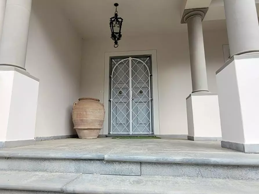 Immagine 43 di Villa in vendita  a Camaiore