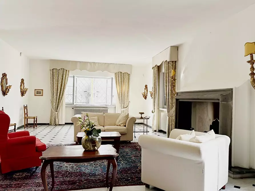 Immagine 17 di Villa in vendita  a Camaiore