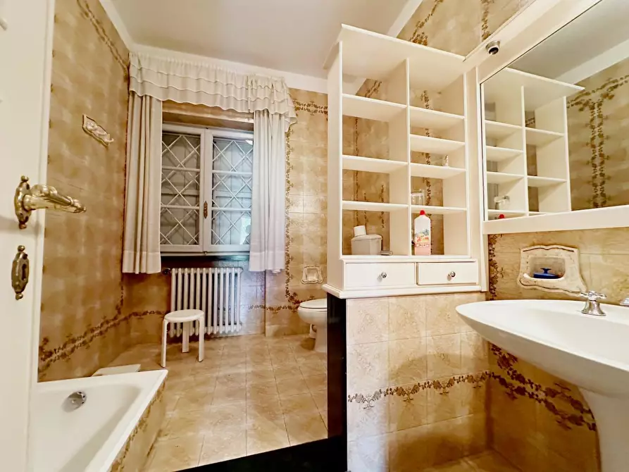 Immagine 28 di Villa in vendita  a Camaiore