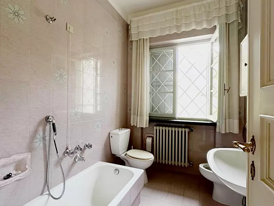 Immagine 39 di Villa in vendita  a Camaiore