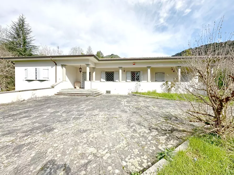 Immagine 53 di Villa in vendita  a Camaiore
