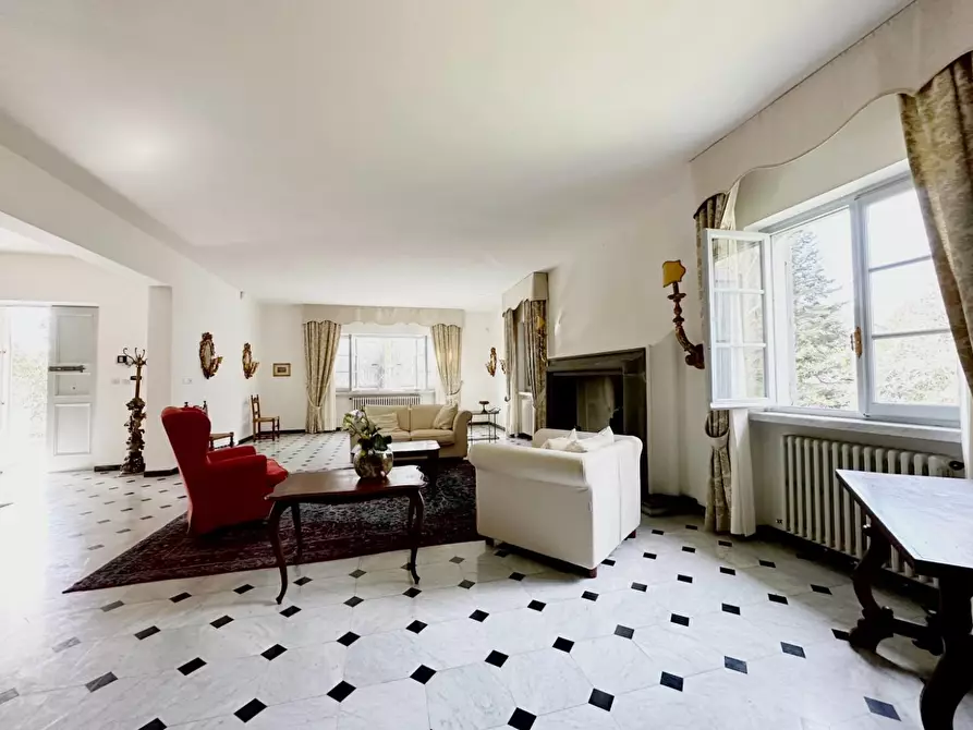 Immagine 4 di Villa in vendita  a Camaiore
