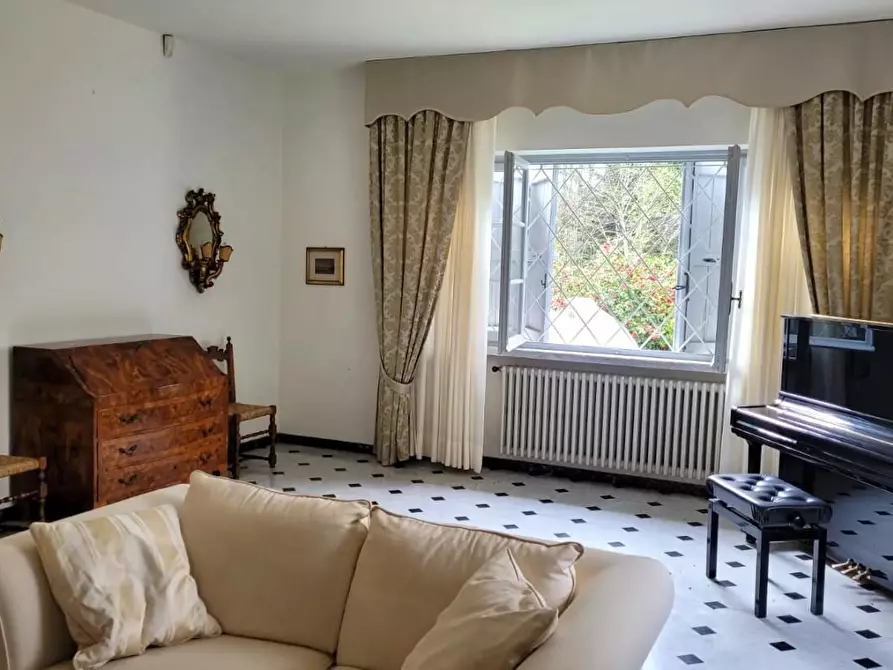 Immagine 6 di Villa in vendita  a Camaiore