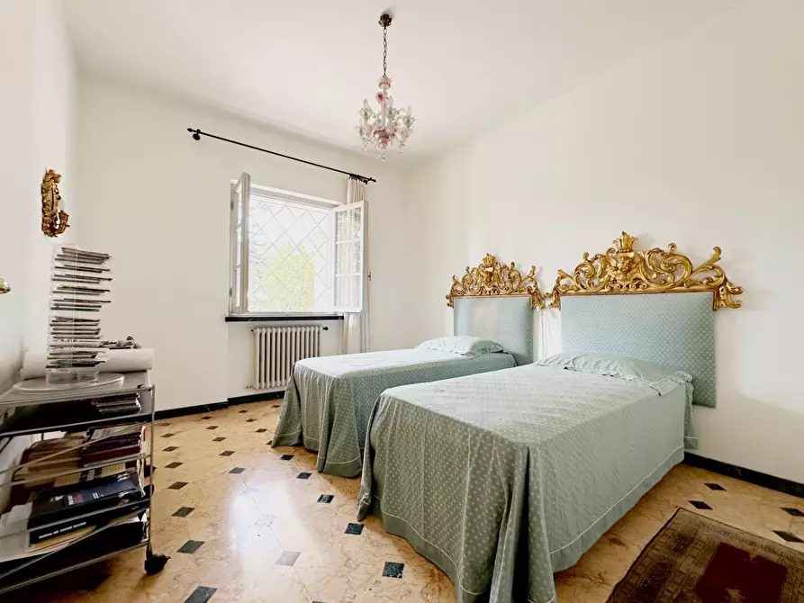 Immagine 18 di Villa in vendita  a Camaiore