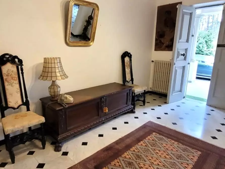 Immagine 3 di Villa in vendita  a Camaiore