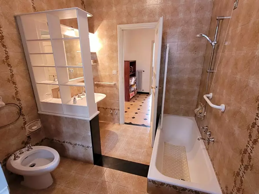 Immagine 21 di Villa in vendita  a Camaiore