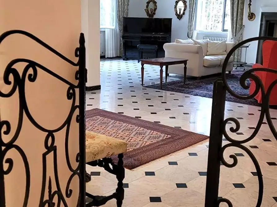 Immagine 11 di Villa in vendita  a Camaiore