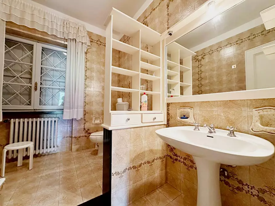 Immagine 27 di Villa in vendita  a Camaiore