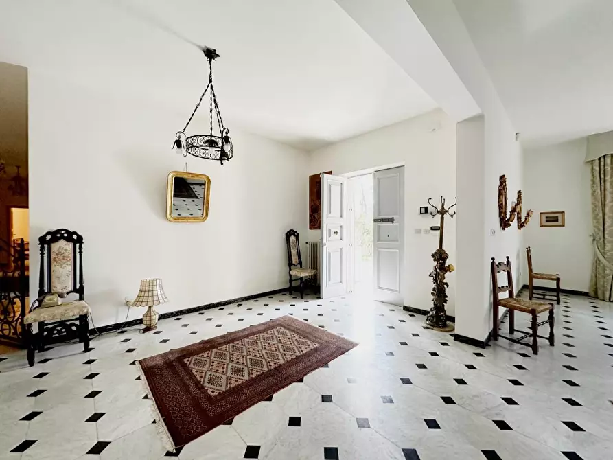 Immagine 6 di Villa in vendita  a Camaiore