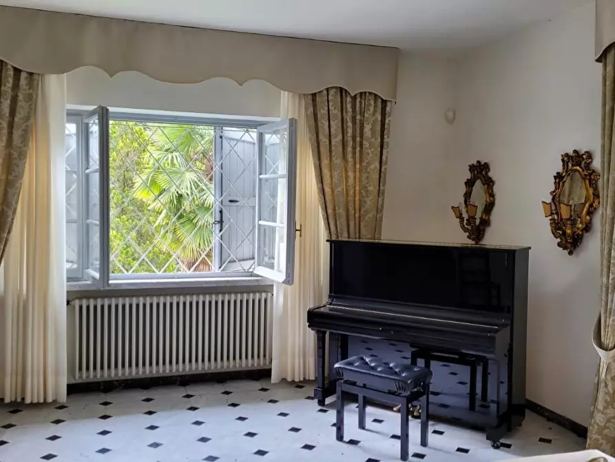 Immagine 4 di Villa in vendita  a Camaiore