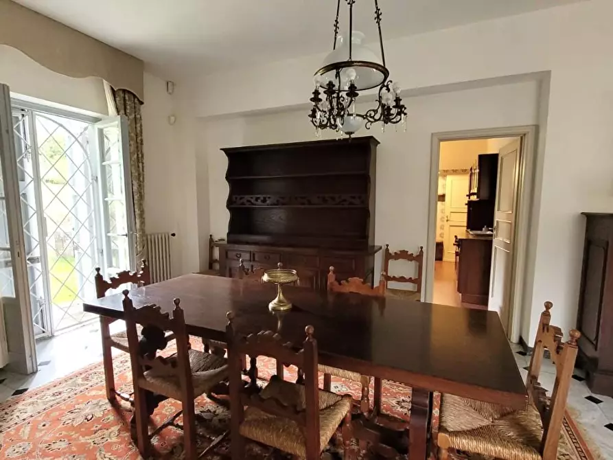 Immagine 10 di Villa in vendita  a Camaiore