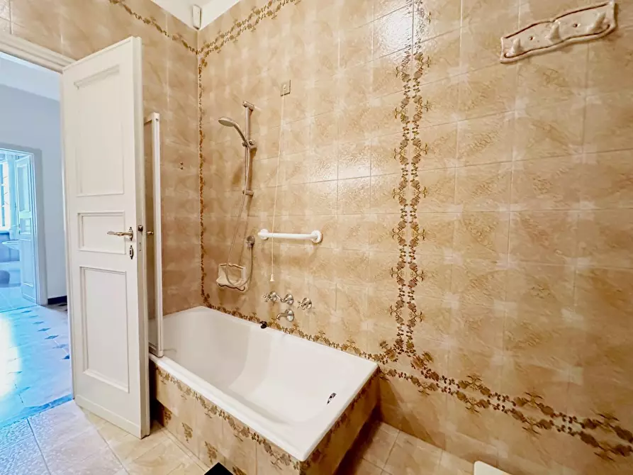 Immagine 29 di Villa in vendita  a Camaiore