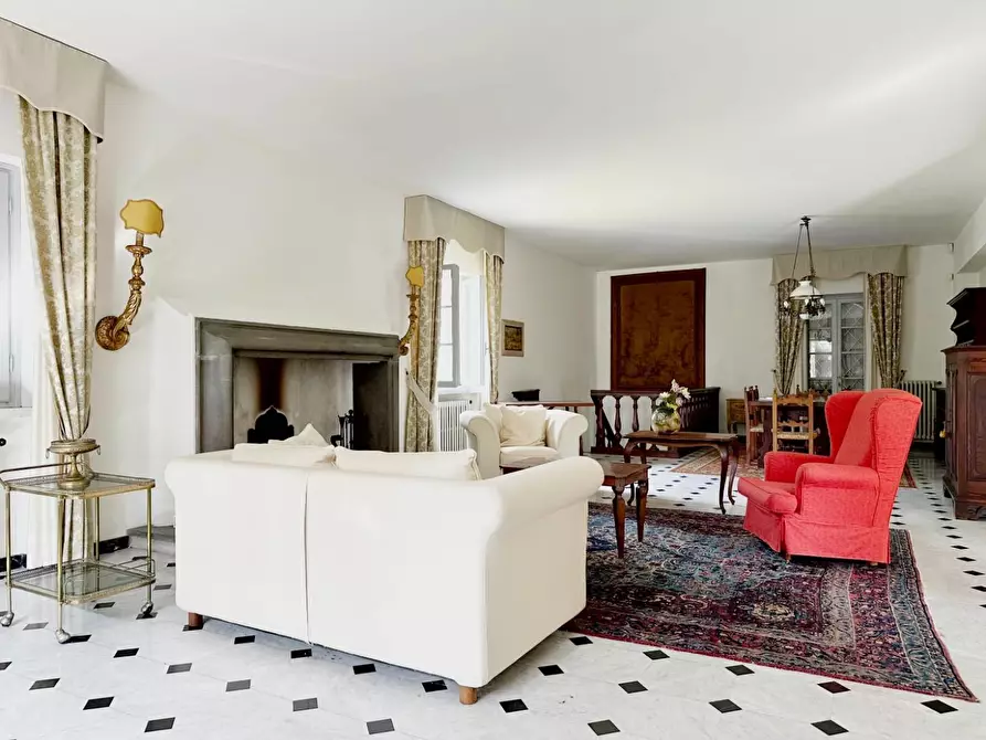 Immagine 5 di Villa in vendita  a Camaiore