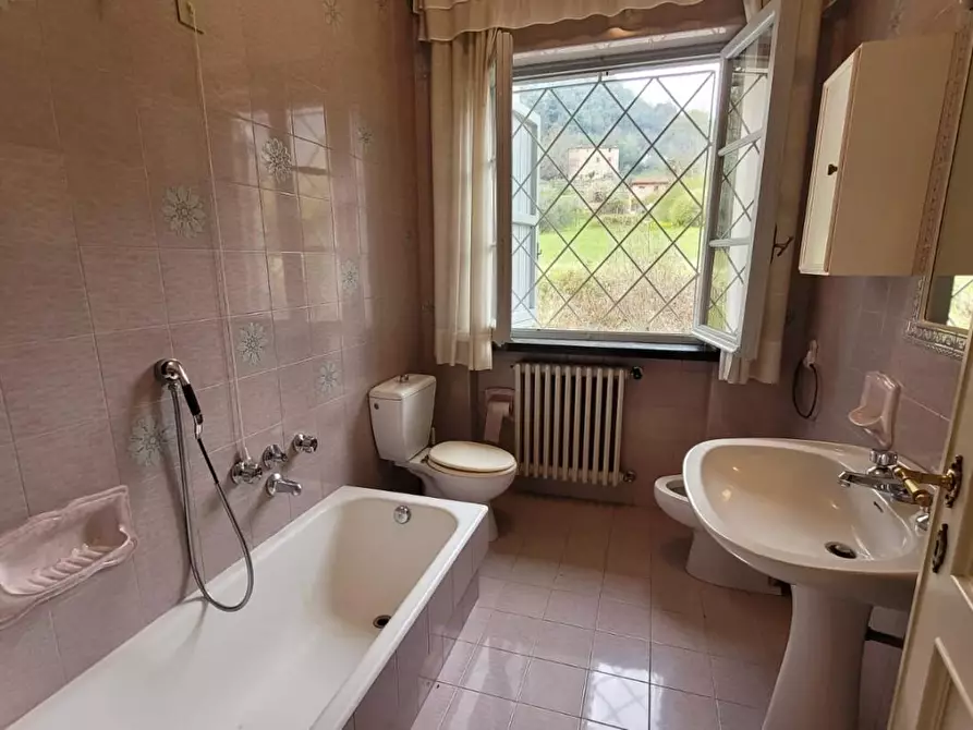 Immagine 22 di Villa in vendita  a Camaiore