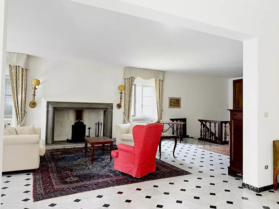 Immagine 11 di Villa in vendita  a Camaiore