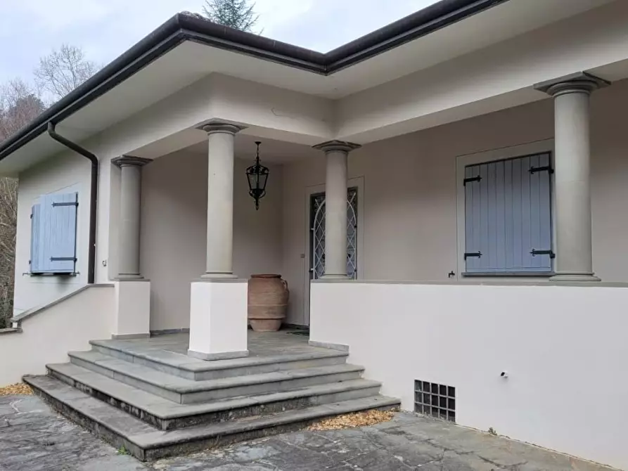 Immagine 42 di Villa in vendita  a Camaiore