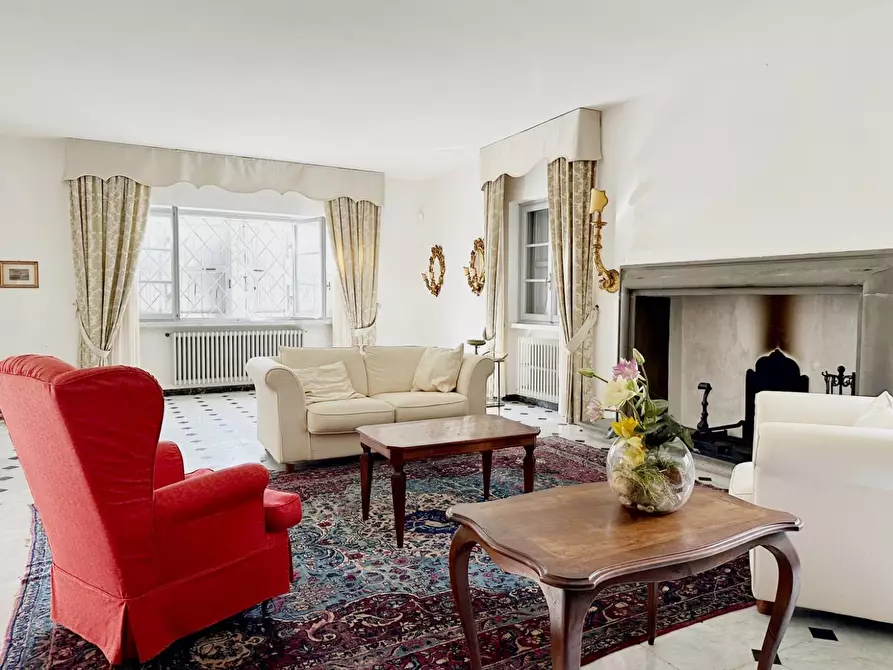 Immagine 7 di Villa in vendita  a Camaiore