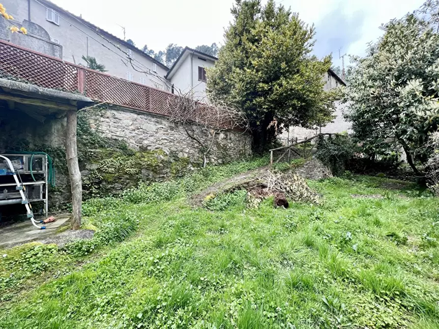 Immagine 21 di Porzione di casa in vendita  a Capannori