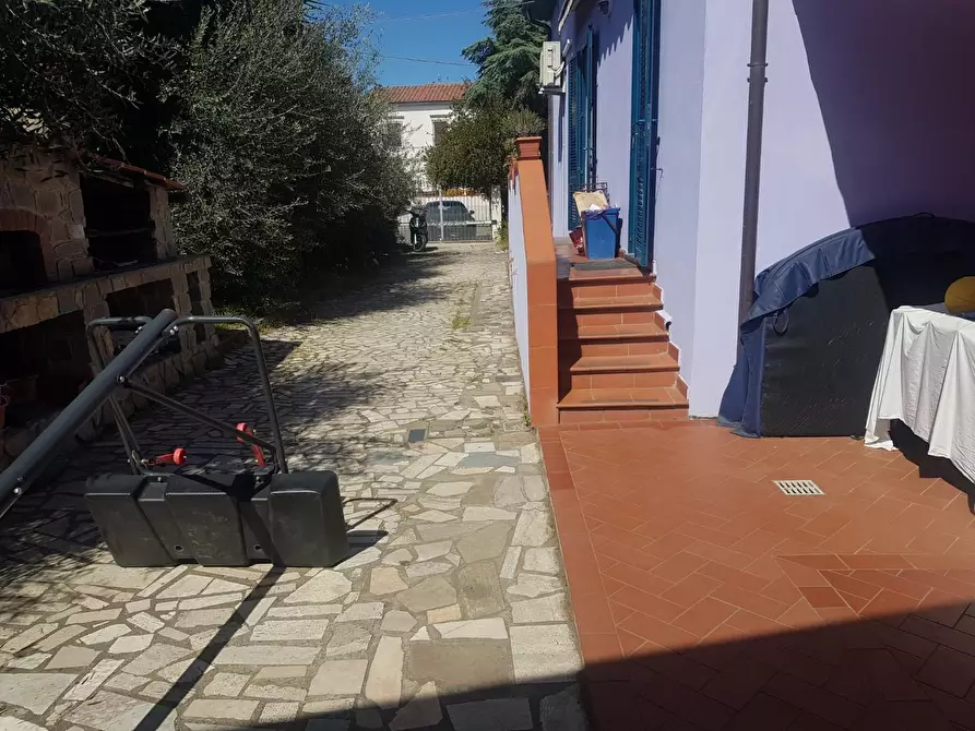 Immagine 4 di Villa in vendita  a Cascina