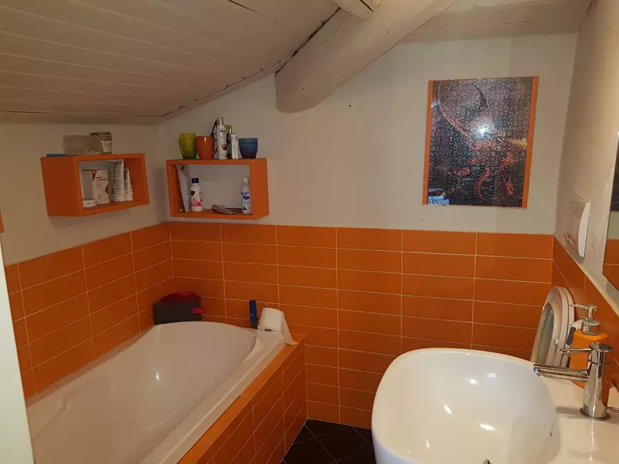 Immagine 11 di Villa in vendita  a Cascina