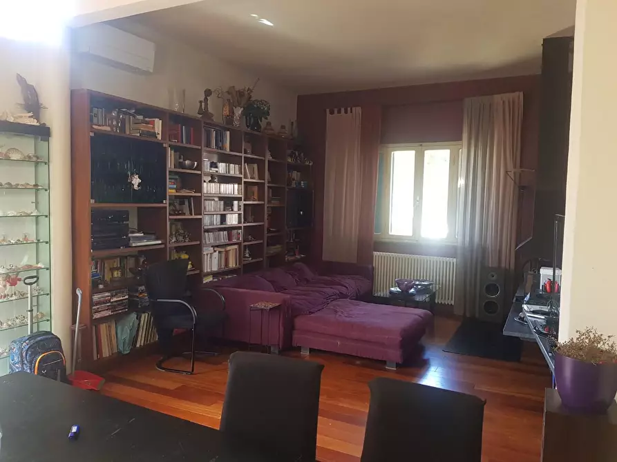 Immagine 3 di Villa in vendita  a Cascina