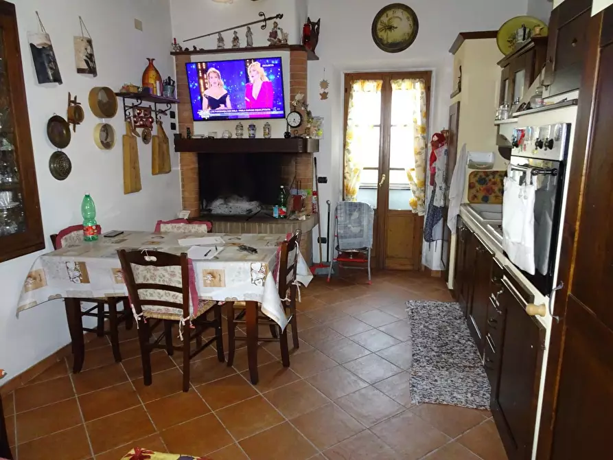 Immagine 2 di Porzione di casa in vendita  a Palaia