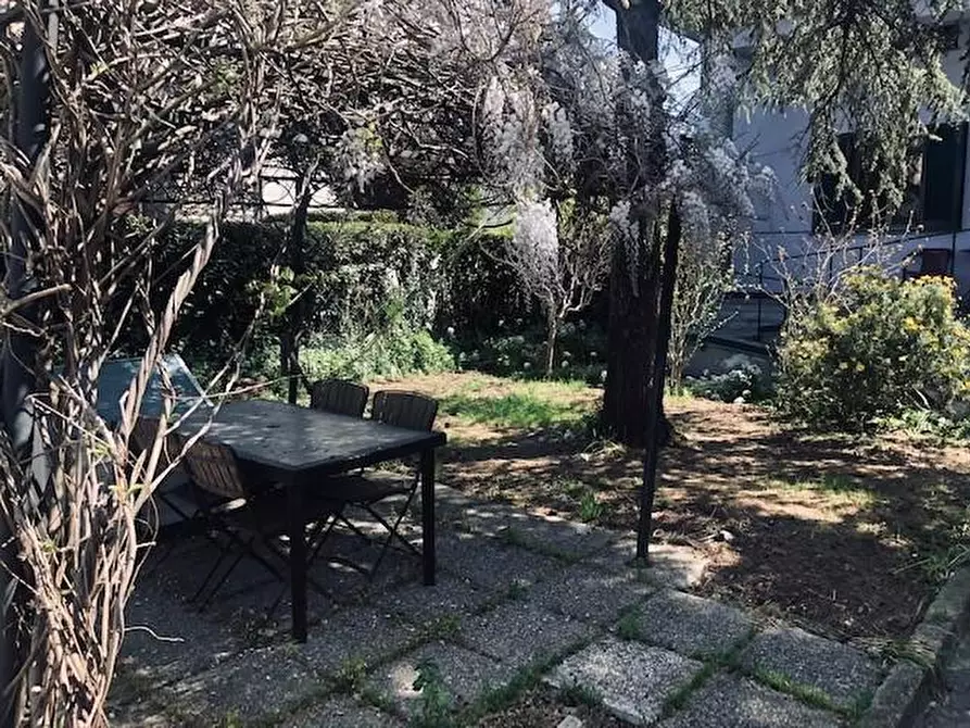 Immagine 9 di Villa in vendita  a Cascina