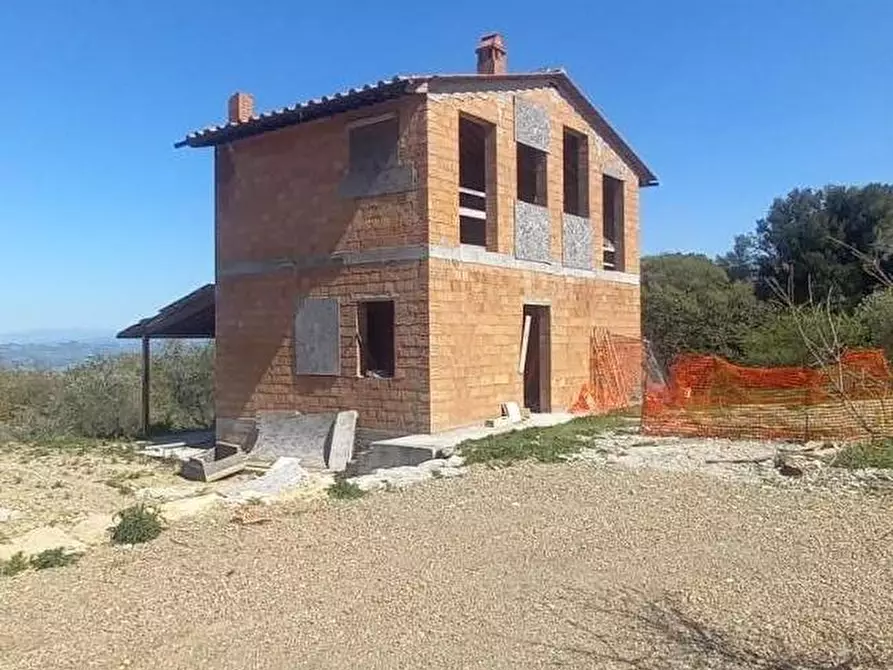 Immagine 2 di Deposito in vendita  a Gambassi Terme