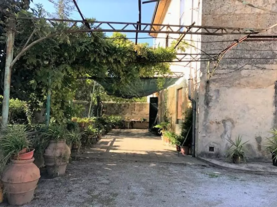 Immagine 17 di Villa in vendita  a Cascina