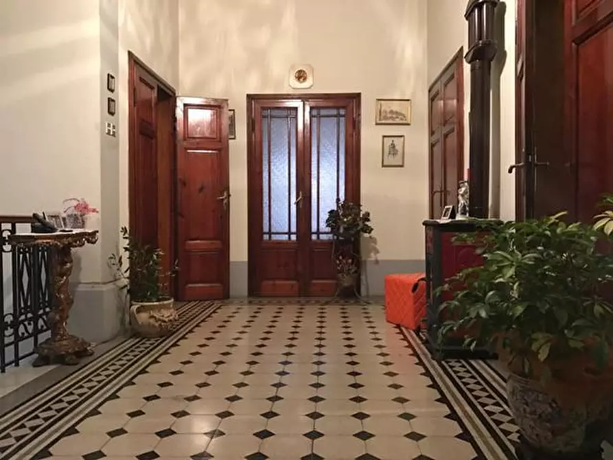 Immagine 5 di Villa in vendita  a Cascina