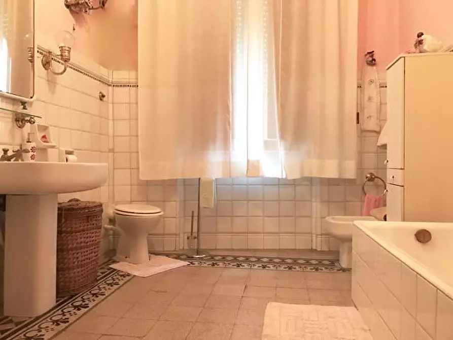 Immagine 15 di Villa in vendita  a Cascina