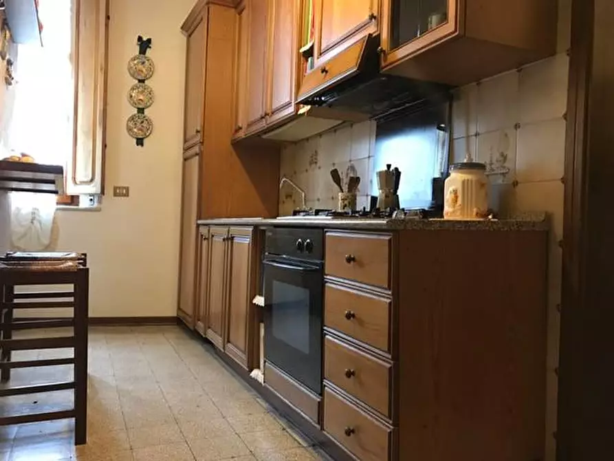 Immagine 8 di Villa in vendita  a Cascina