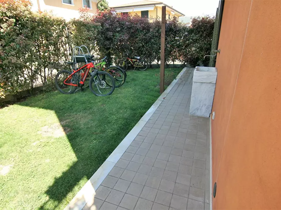 Immagine 26 di Appartamento in vendita  a Carrara