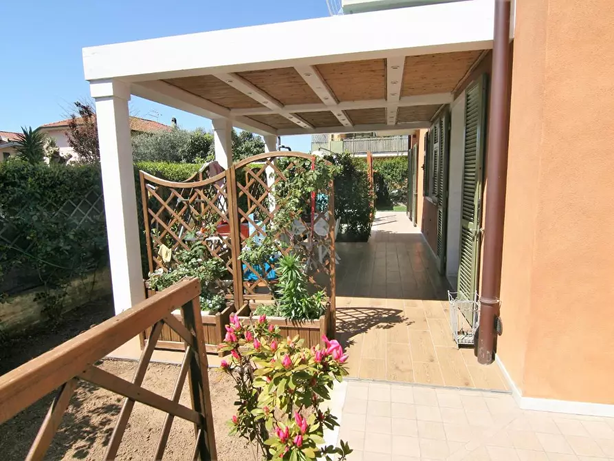 Immagine 33 di Appartamento in vendita  a Carrara