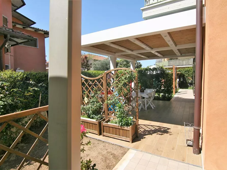 Immagine 32 di Appartamento in vendita  a Carrara