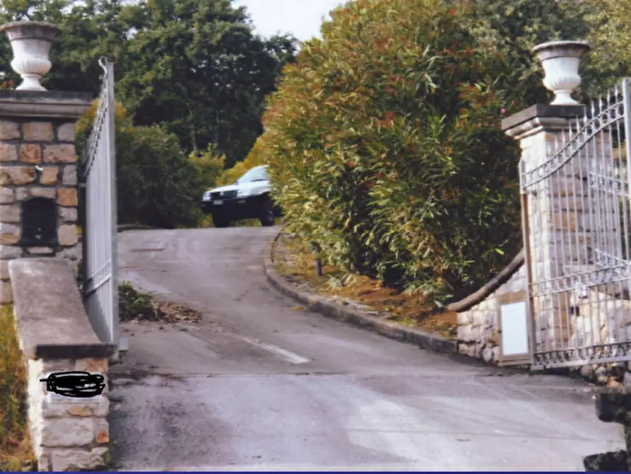 Immagine 1 di Villa in vendita  a Camaiore