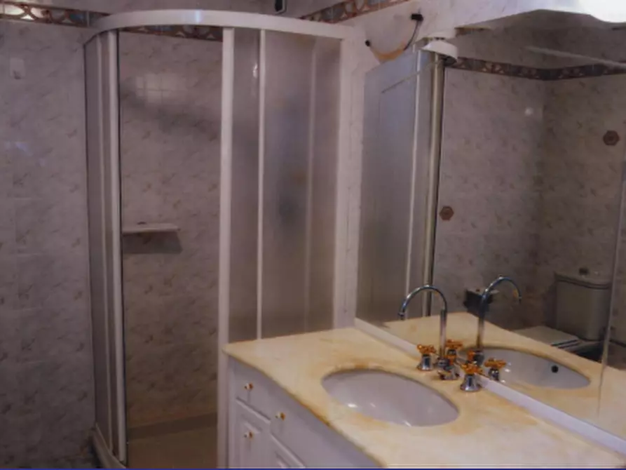 Immagine 9 di Villa in vendita  a Camaiore