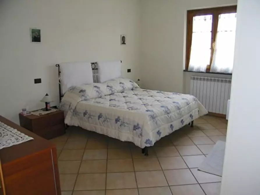 Immagine 10 di Casa trifamiliare in vendita  a Montignoso