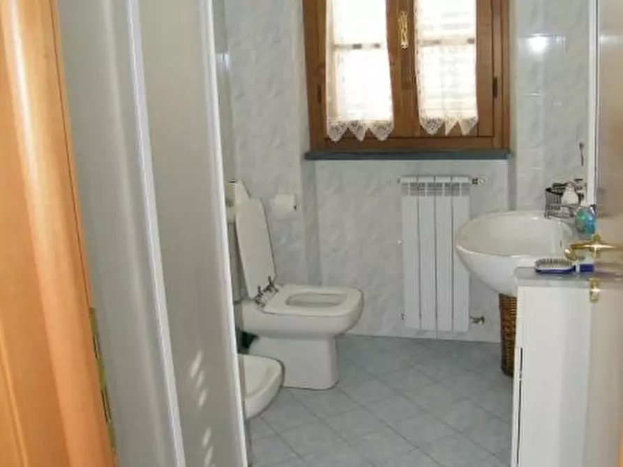 Immagine 13 di Casa trifamiliare in vendita  a Montignoso