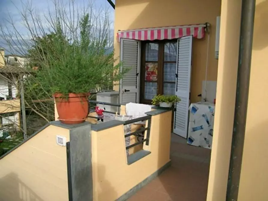 Immagine 3 di Casa trifamiliare in vendita  a Montignoso