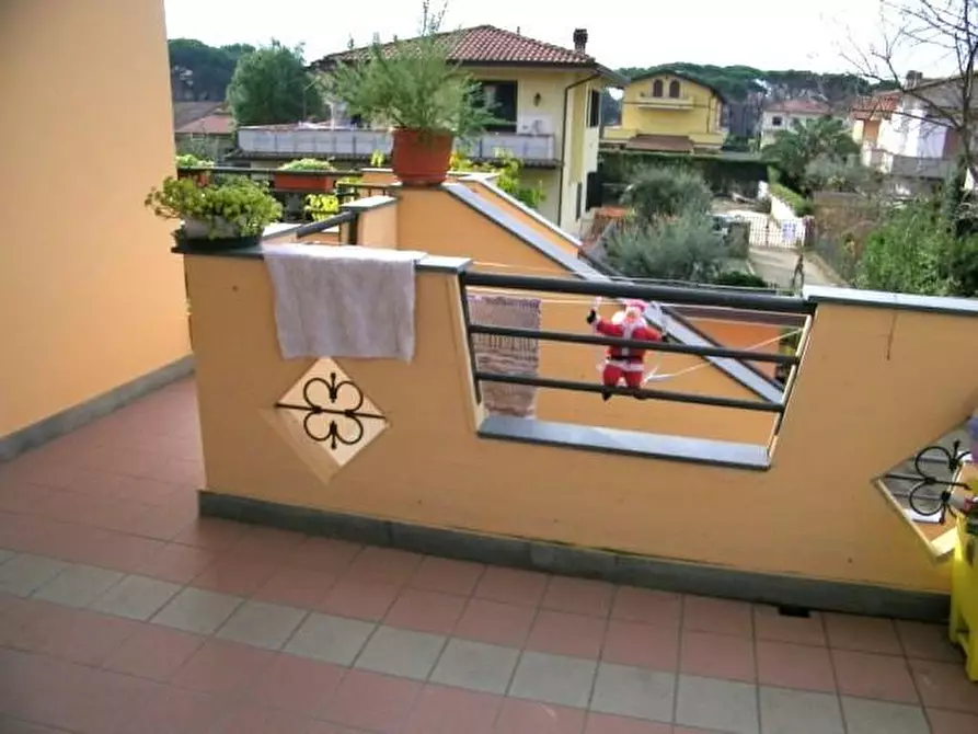 Immagine 4 di Casa trifamiliare in vendita  a Montignoso