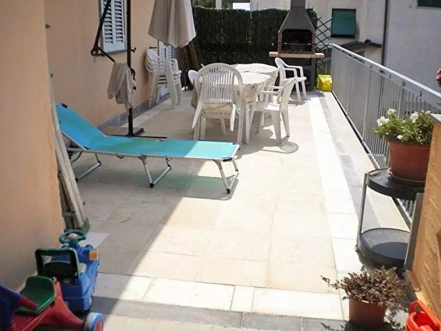 Immagine 15 di Casa trifamiliare in vendita  a Montignoso