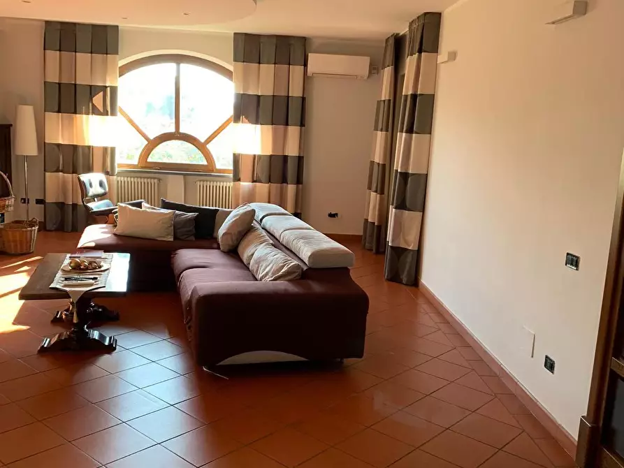 Immagine 9 di Casa bifamiliare in vendita  a Montignoso