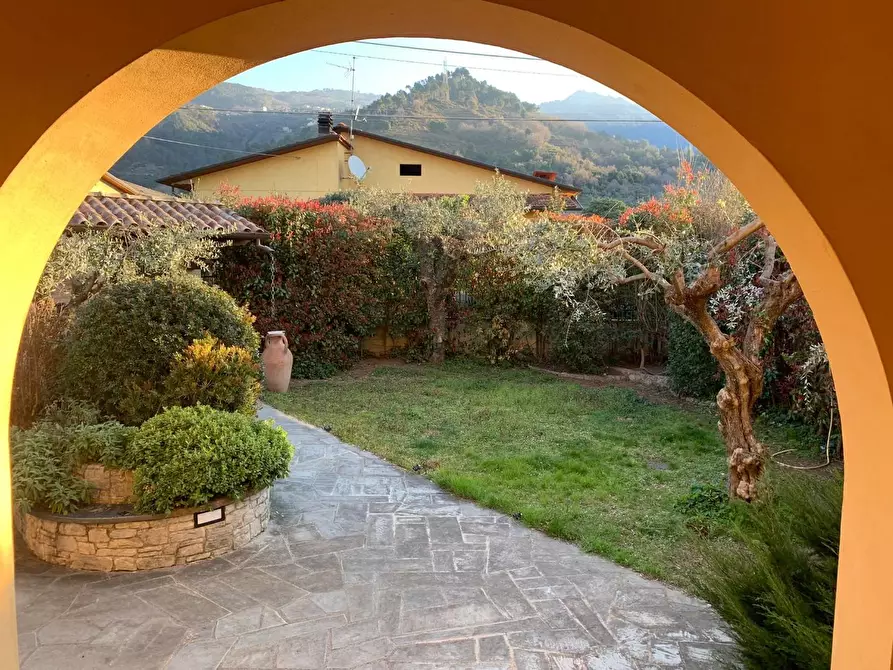 Immagine 5 di Casa bifamiliare in vendita  a Montignoso