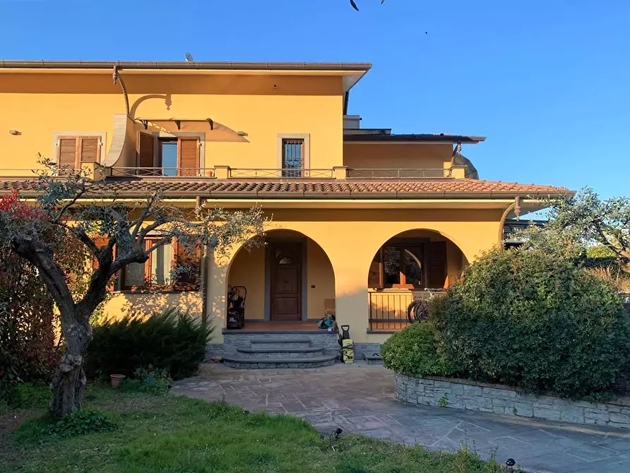 Immagine 2 di Casa bifamiliare in vendita  a Montignoso